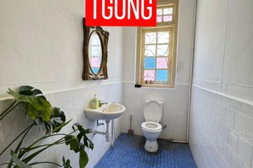 SHOP HOUSE LOT RENT AT JALAN KELAWAI FACING MAIN ROAD TOP CONDITION 