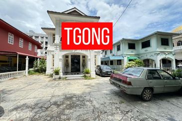 SHOP HOUSE LOT RENT AT JALAN KELAWAI FACING MAIN ROAD TOP CONDITION 