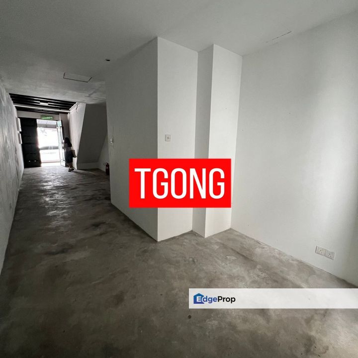 SHOP LOT RENT AT LEBUH HUTTON  FACING ROAD HOT LOCATION LOADING BAY AVAILABLE NIT, Penang, Georgetown