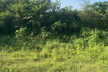 Tanah Lot Banglo Pasir Puteh