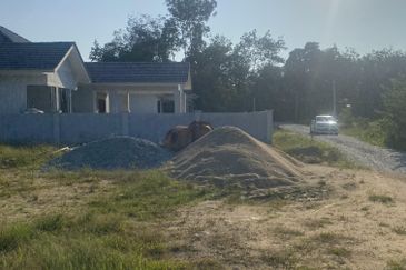 Tanah Lot Banglo Pasir Puteh