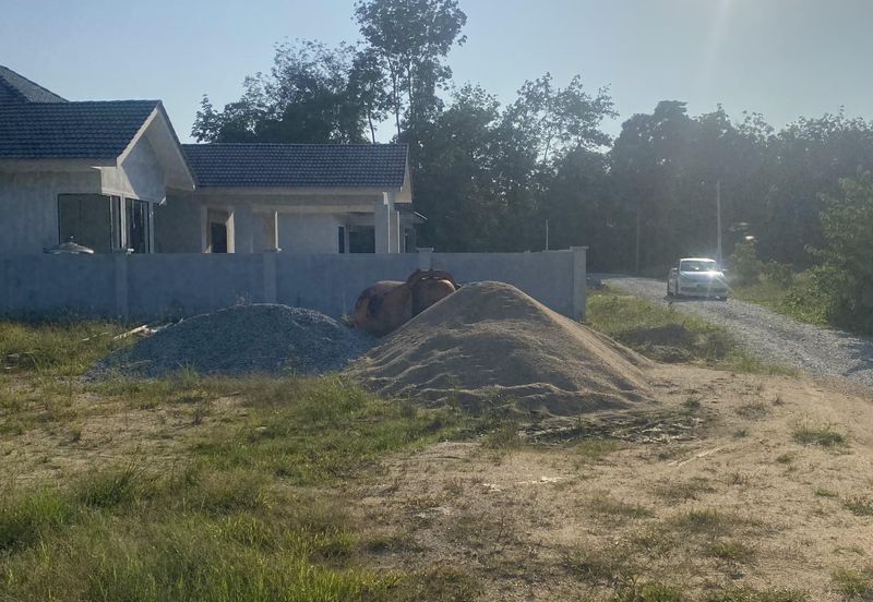 Tanah Lot Banglo Pasir Puteh
