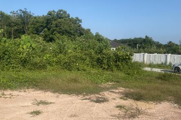 Tanah Lot Banglo Pasir Puteh