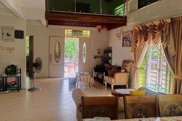 Banglo Kg Tualang Kuala Krai