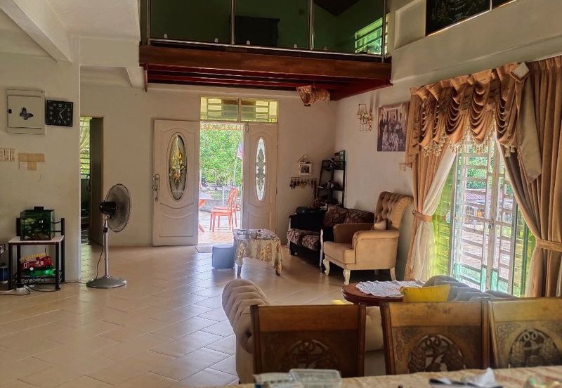 Banglo Kg Tualang Kuala Krai