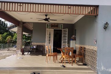 Banglo Kg Tualang Kuala Krai