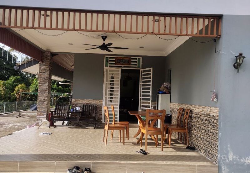 Banglo Kg Tualang Kuala Krai