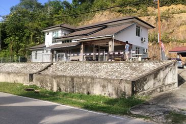 Banglo Kg Tualang Kuala Krai