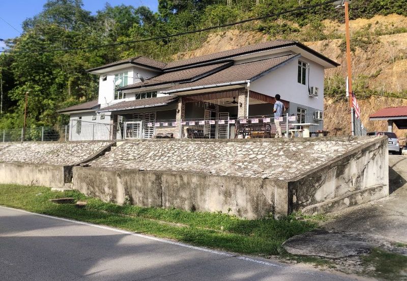 Banglo Kg Tualang Kuala Krai