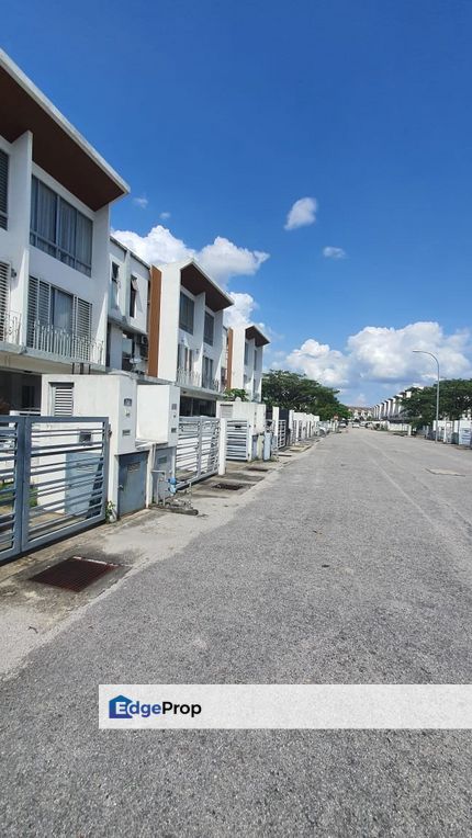 Cascadia Lake vista Puchong 24x85 townhouse, Selangor, Puchong