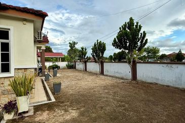 🔥SEMI D (CORNER LOT) SETINGKAT DI TAMAN DESA AMAN 1, PARIT BUNTAR untuk Dijual