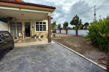 🔥SEMI D (CORNER LOT) SETINGKAT DI TAMAN DESA AMAN 1, PARIT BUNTAR untuk Dijual