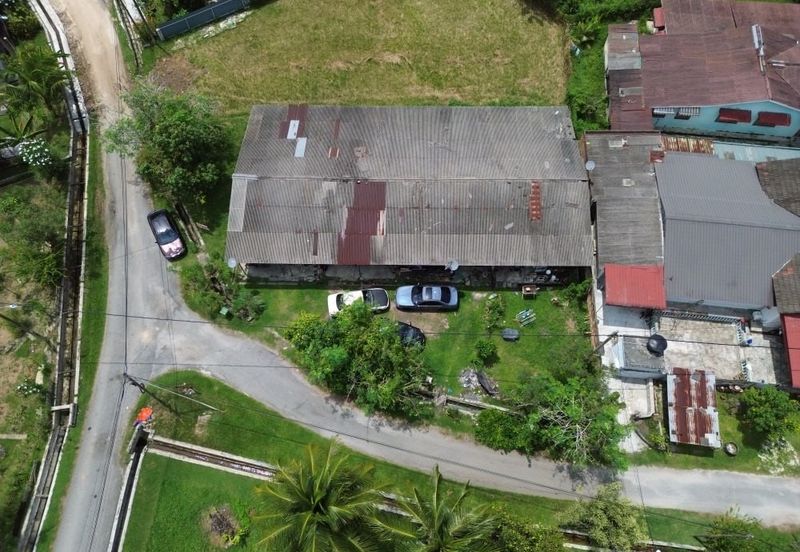Tanah Freehold Corner Lot, Beserta 4 Unit Rumah Sewa Lokasi di Kg Melayu Batu 8 Ulu Kinta Perak Harga Jualan RM270,000 Sahaja!!!