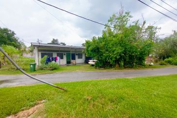 Tanah Freehold Corner Lot, Beserta 4 Unit Rumah Sewa Lokasi di Kg Melayu Batu 8 Ulu Kinta Perak Harga Jualan RM270,000 Sahaja!!!