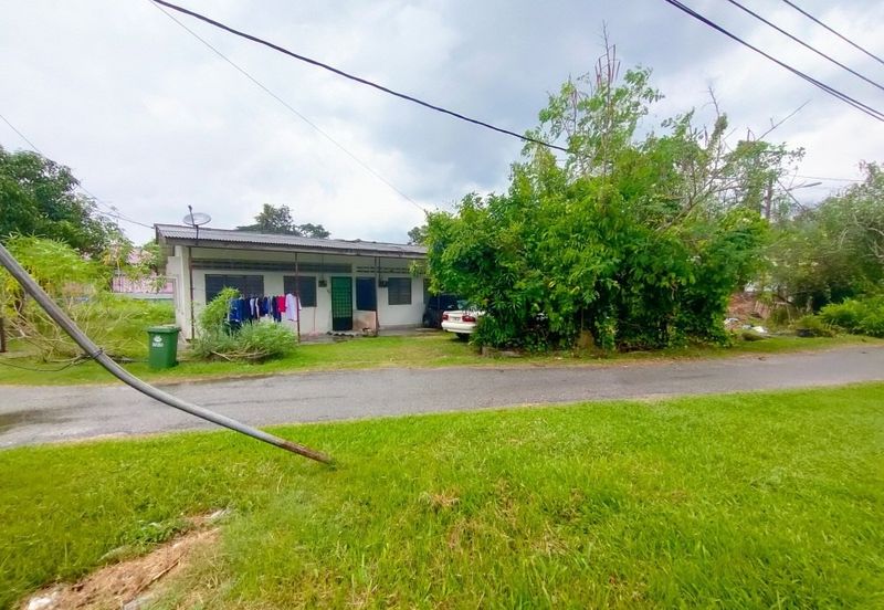 Tanah Freehold Corner Lot, Beserta 4 Unit Rumah Sewa Lokasi di Kg Melayu Batu 8 Ulu Kinta Perak Harga Jualan RM270,000 Sahaja!!!