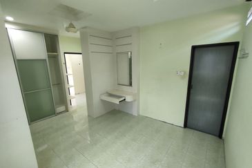 DESA MANJUNG POINT 2