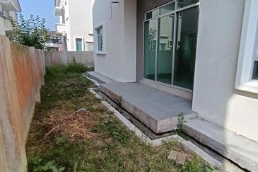 WTS / FOR SALE :  SEMI D DUA TINGKAT DI TAMAN SINAR BAGAN SERAI UNTUK DIJUAL