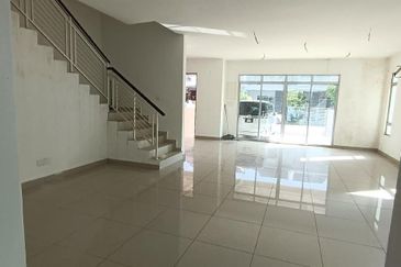 WTS / FOR SALE :  SEMI D DUA TINGKAT DI TAMAN SINAR BAGAN SERAI UNTUK DIJUAL