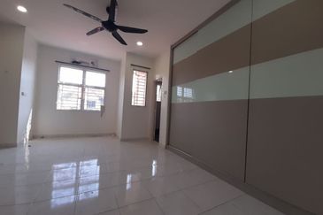 Bandar Laguna Merbok