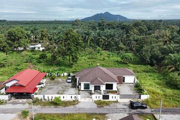 SIMPANG PERAK (PECAHAN LOT 1299)