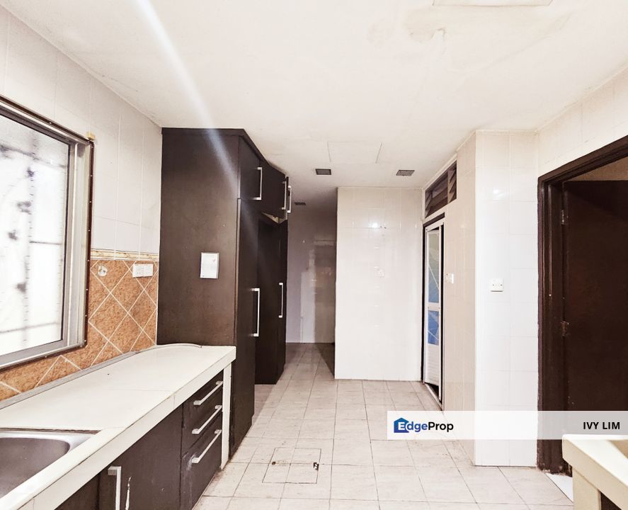 Facing empty land, Selangor, Sungai Buloh