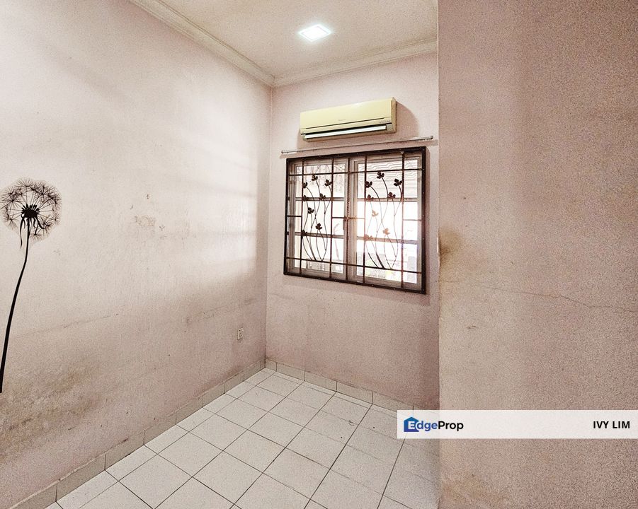 Facing empty land, Selangor, Sungai Buloh