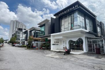 Pusat Komersial Equine