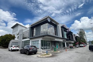 Pusat Komersial Equine