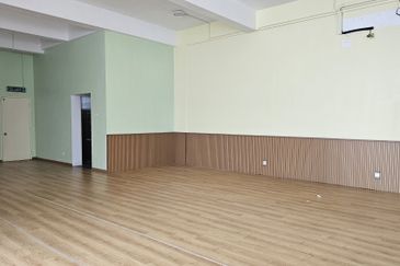 Pusat Komersial Equine