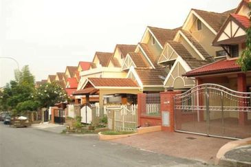 Jalan Suasana, Bandar Tun Hussein Onn