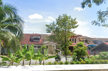 Jalan Suasana, Bandar Tun Hussein Onn