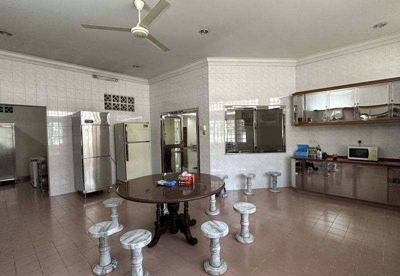 Lorong Taman Pantai 1