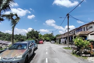 Taman Mawar, Bandar Baru Salak Tinggi