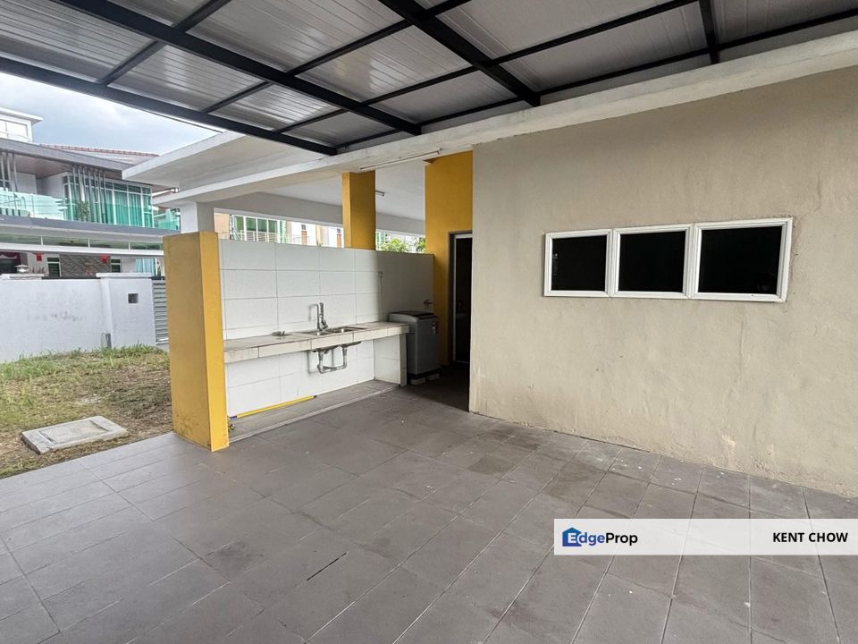 Fully Furnished Clear Water Bay Resort Lahat Mines 2.5 Storey Bungalow, Perak, Ipoh