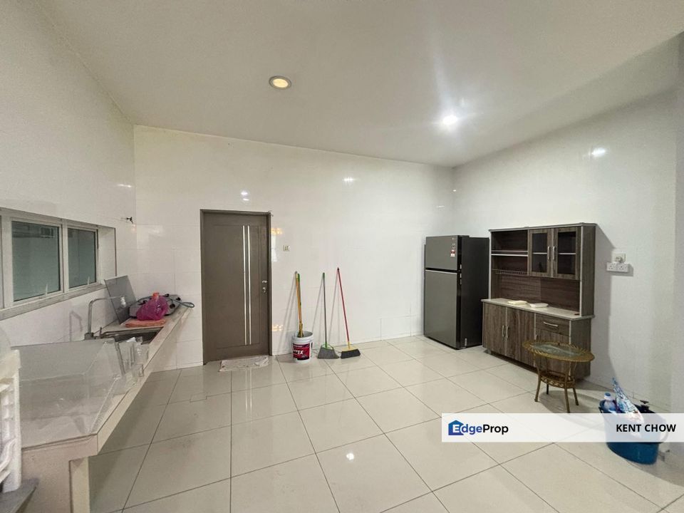 Fully Furnished Clear Water Bay Resort Lahat Mines 2.5 Storey Bungalow, Perak, Ipoh