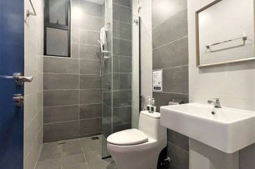 THE COVE HILLSIDE RESIDENCE