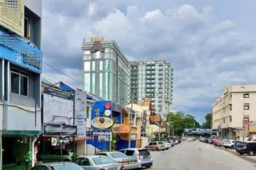 Persiaran Greenhill, Kampung Jawa