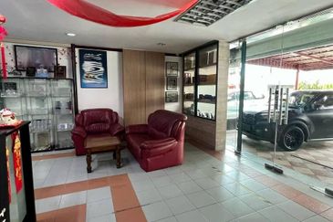 Persiaran Greenhill, Kampung Jawa