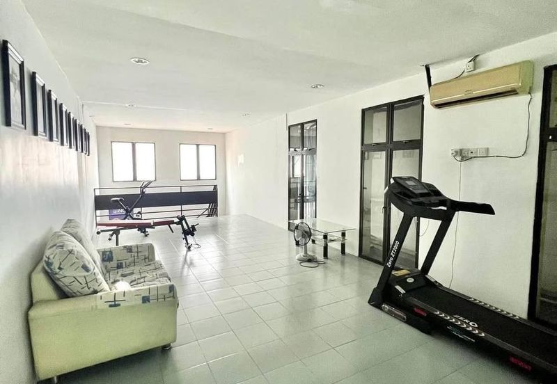 Persiaran Greenhill, Kampung Jawa