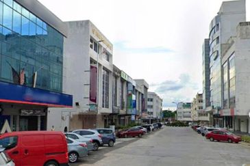 Persiaran Greenhill, Kampung Jawa