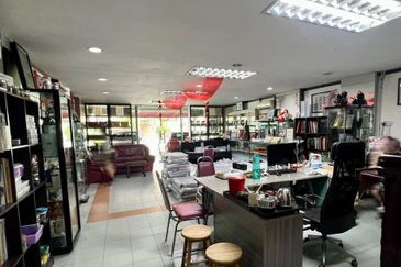 Persiaran Greenhill, Kampung Jawa