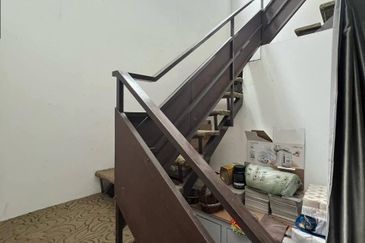 Persiaran Greenhill, Kampung Jawa