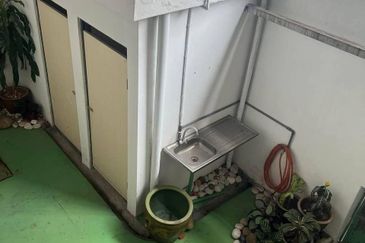 Persiaran Greenhill, Kampung Jawa