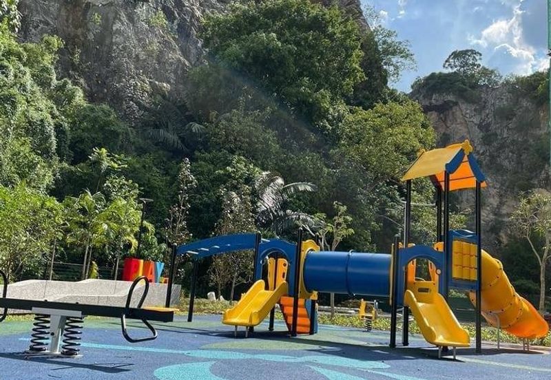 THE COVE HILLSIDE RESIDENCE