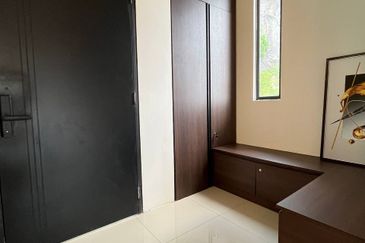 THE COVE HILLSIDE RESIDENCE