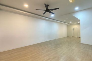 🏢 Bond Square Shop Lot 🚗 Facing Main Road | Ipoh