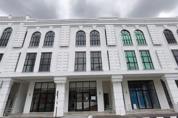 🏢 Bond Square Shop Lot 🚗 Facing Main Road | Ipoh