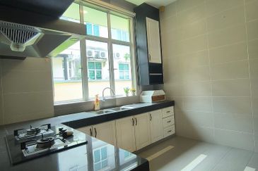 TAMAN MERU DESA PARK