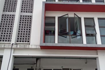 🏢 Gunung Lang 3-Storey Commercial