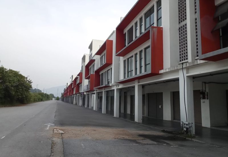 🏢 Gunung Lang 3-Storey Commercial